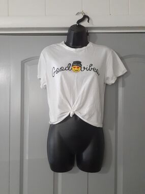 Riot Queen White Graphic 'Good Vibes"  Crop Tee